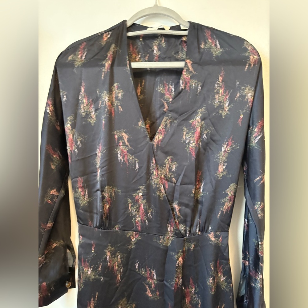 $445 Vince “Wisteria” floral silky long sleeve faux wrap v-neck dress  Size XS - Picture 10 of 14